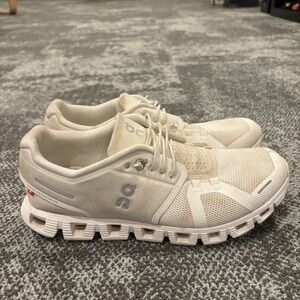 On Running Cloud 5 Cream Sand Athletic Running Shoes Womens U.S. 9.5